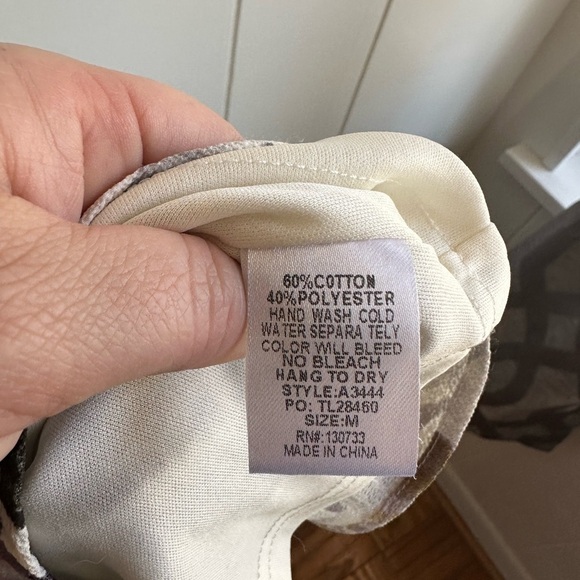 Umgee White Floral Women’s Romper Size Medium - Picture 9 of 9